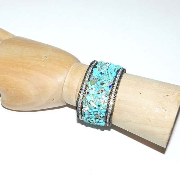 Wide Turquoise Bracelet With Magnetic Closure - Picture 2 of 13